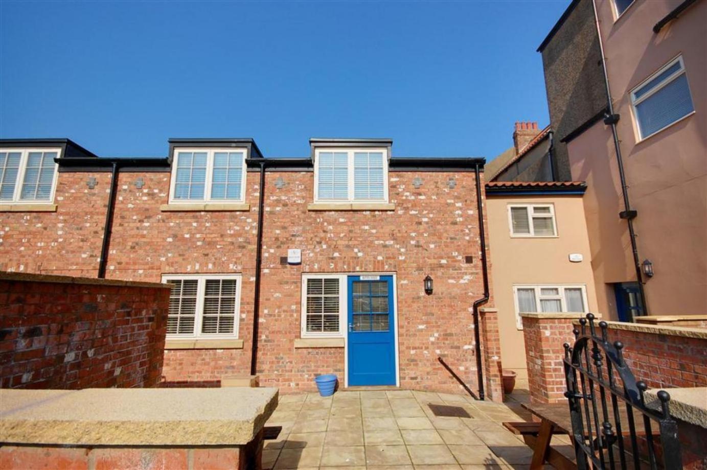 Hotties House - Two-Bed Cottage, Dog-Friendly & Off-Street Parking - Scarborough Exterior photo