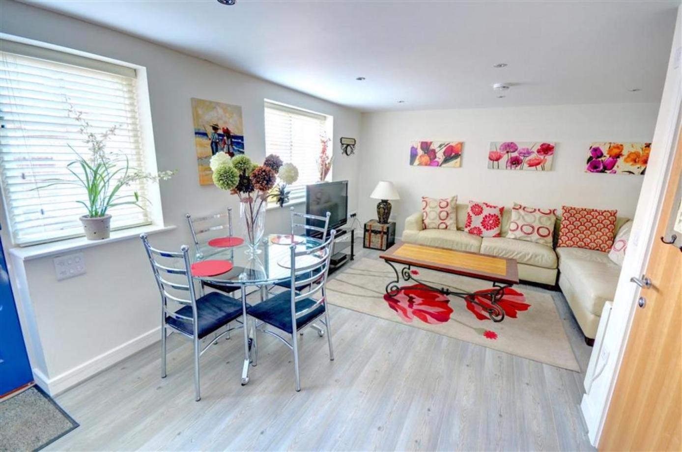Hotties House - Two-Bed Cottage, Dog-Friendly & Off-Street Parking - Scarborough Exterior photo